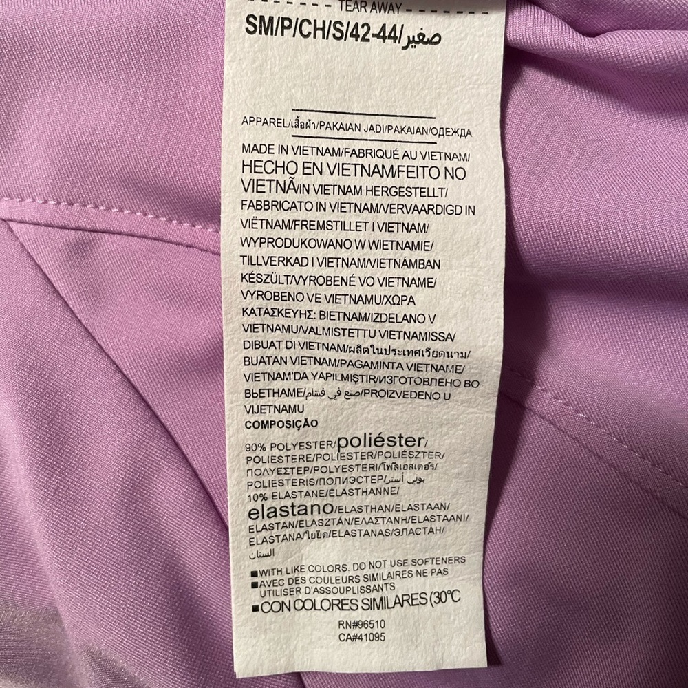 NWT UA Cut Out Workout Top - Picture 8 of 9